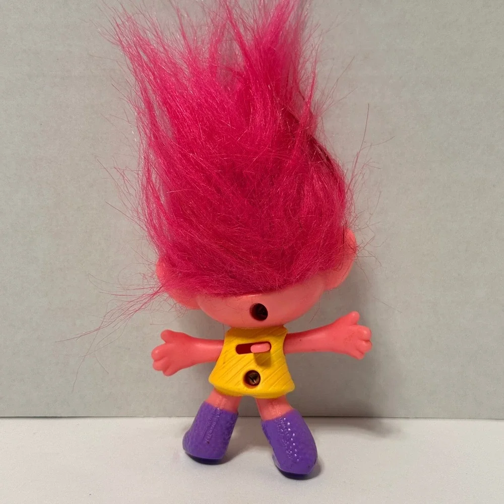 DreamWorks Trolls Poppy Figure Pink Hair Heart Sunglasses Yellow Dress 5 Inch‎